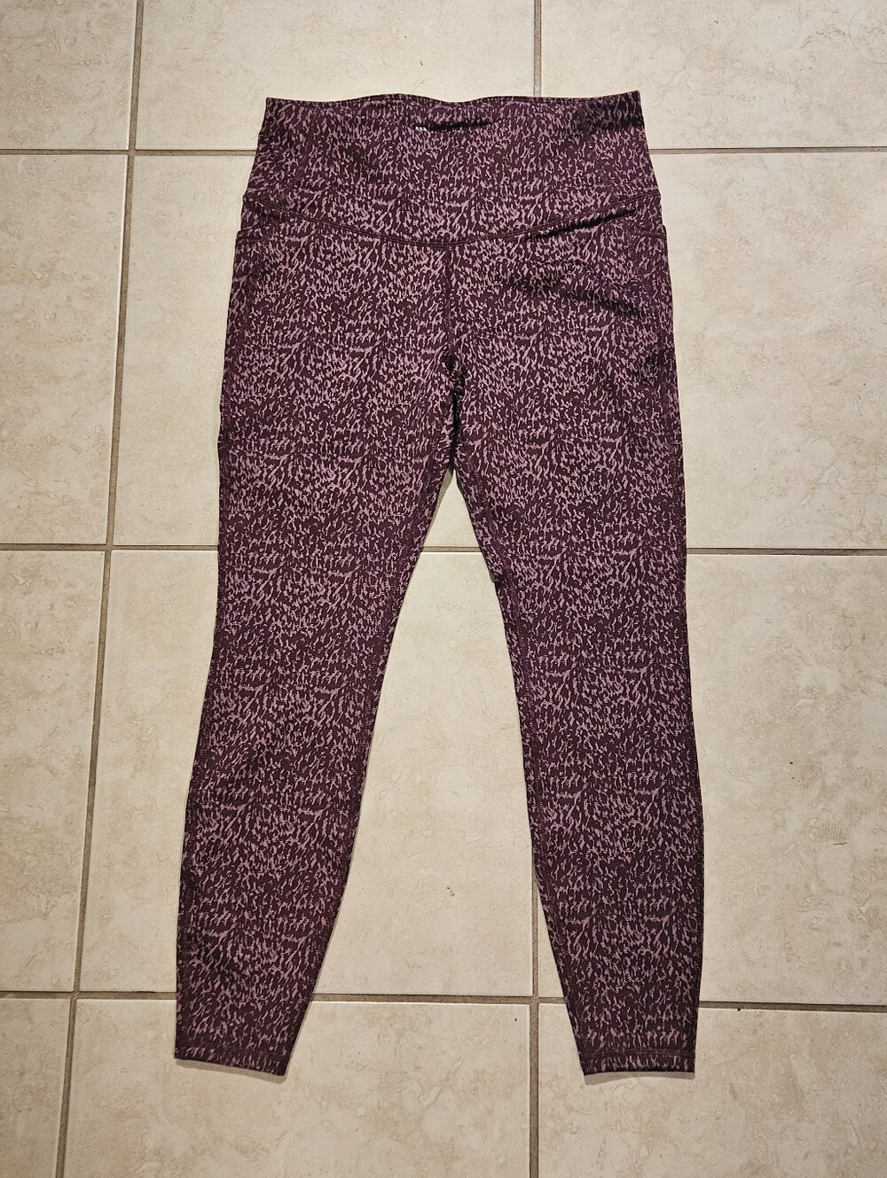 All In Motion SZ M Red/Pink Printed Athletic Leggings Side Pockets NWOT - Picture 2 of 11
